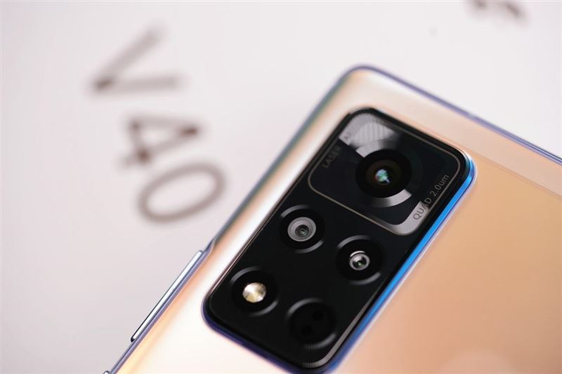 Honor V40